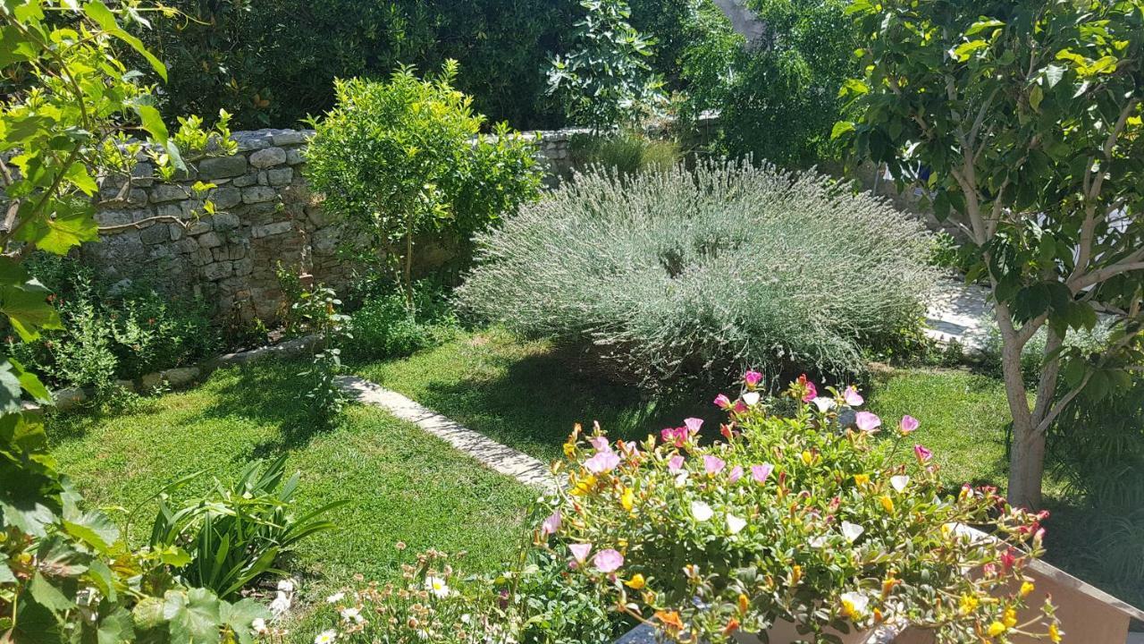 Apartment Lavanda garden Rab Town Exteriör bild